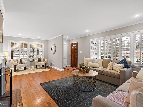 5th image of 7911 Bainbridge Rd