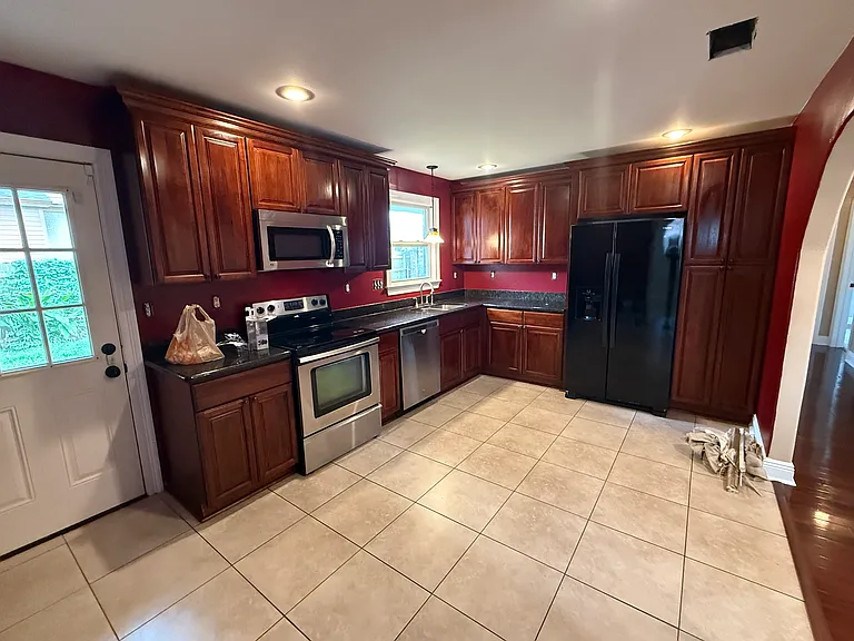 2409 Pecan Dr — Photo 3
