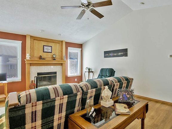 4th image of 350 S Clubhouse Cir