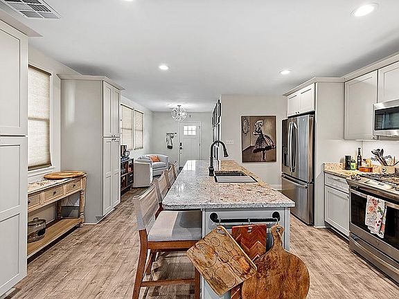 4th image of 1010 Alura Ave