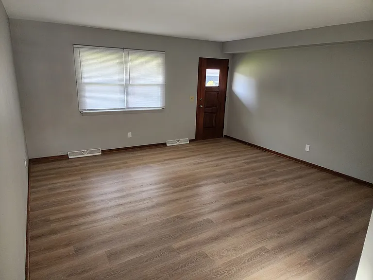 369 Commanche Dr — Photo 3
