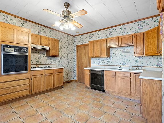 5th image of 303 N 2nd St