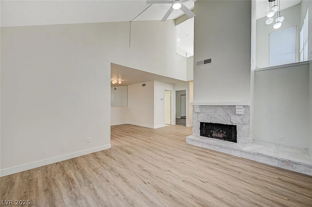 3 bed, 3.0 bath, 1476 sqft, $1,950 — Photo 3