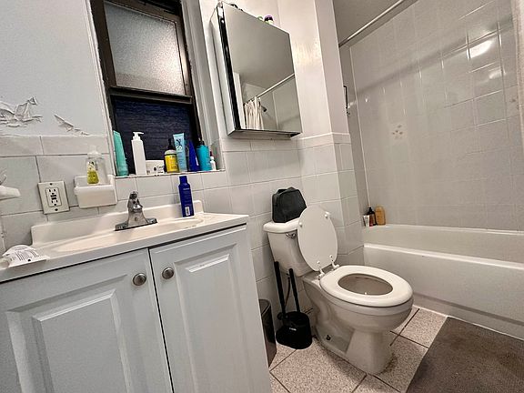 5th image of 225 Columbus Ave APT 3S