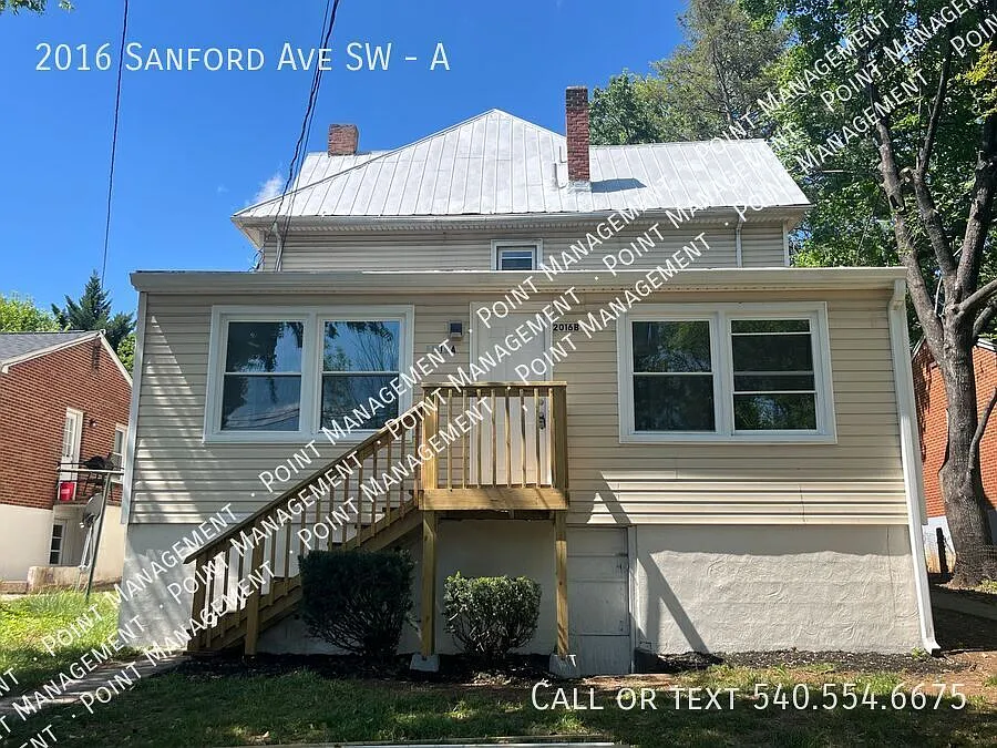 Building Photo - 2016 Sanford Ave SW #A