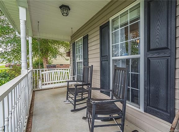 3rd image of 633 Summey Farm Dr