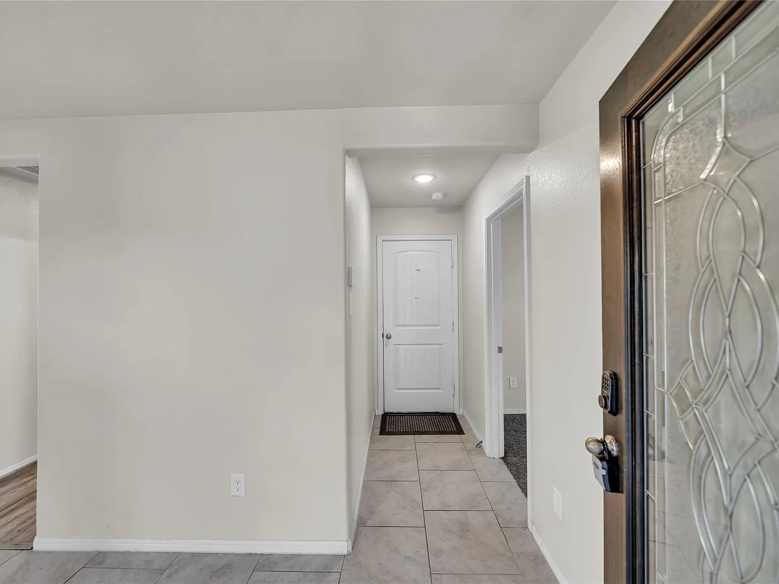4 bed, 2.0 bath, 2053 sqft, $2,050 — Photo 3