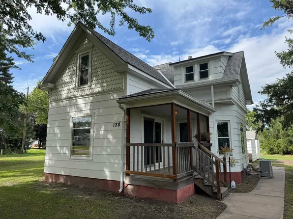 128 E Walnut Ave, Meadow Grove, NE 68752