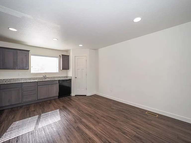 634 N 130 E — Photo 14