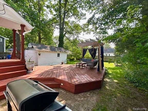 5th image of 1103 N Maple Ave