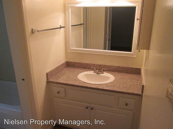 4th image of 2518 Capitol Ave APT 06