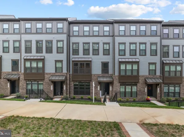 17379 Harrison Ridge Dr, Dumfries, VA 22026