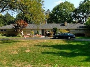 2689 Kentmoor Rd, Bloomfield Hills, MI 48304