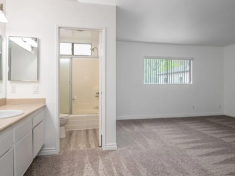 520 W. Wilson — Photo 12