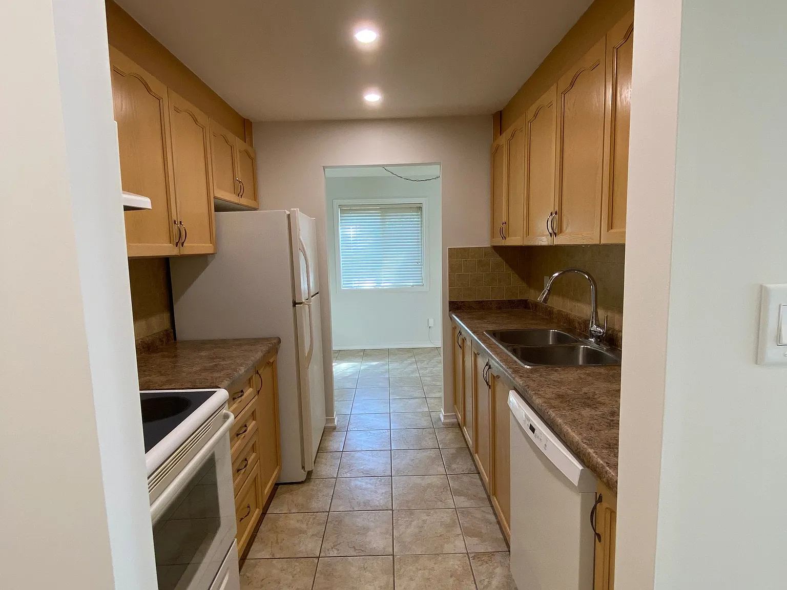 2 bed, $2,500 — Photo 4