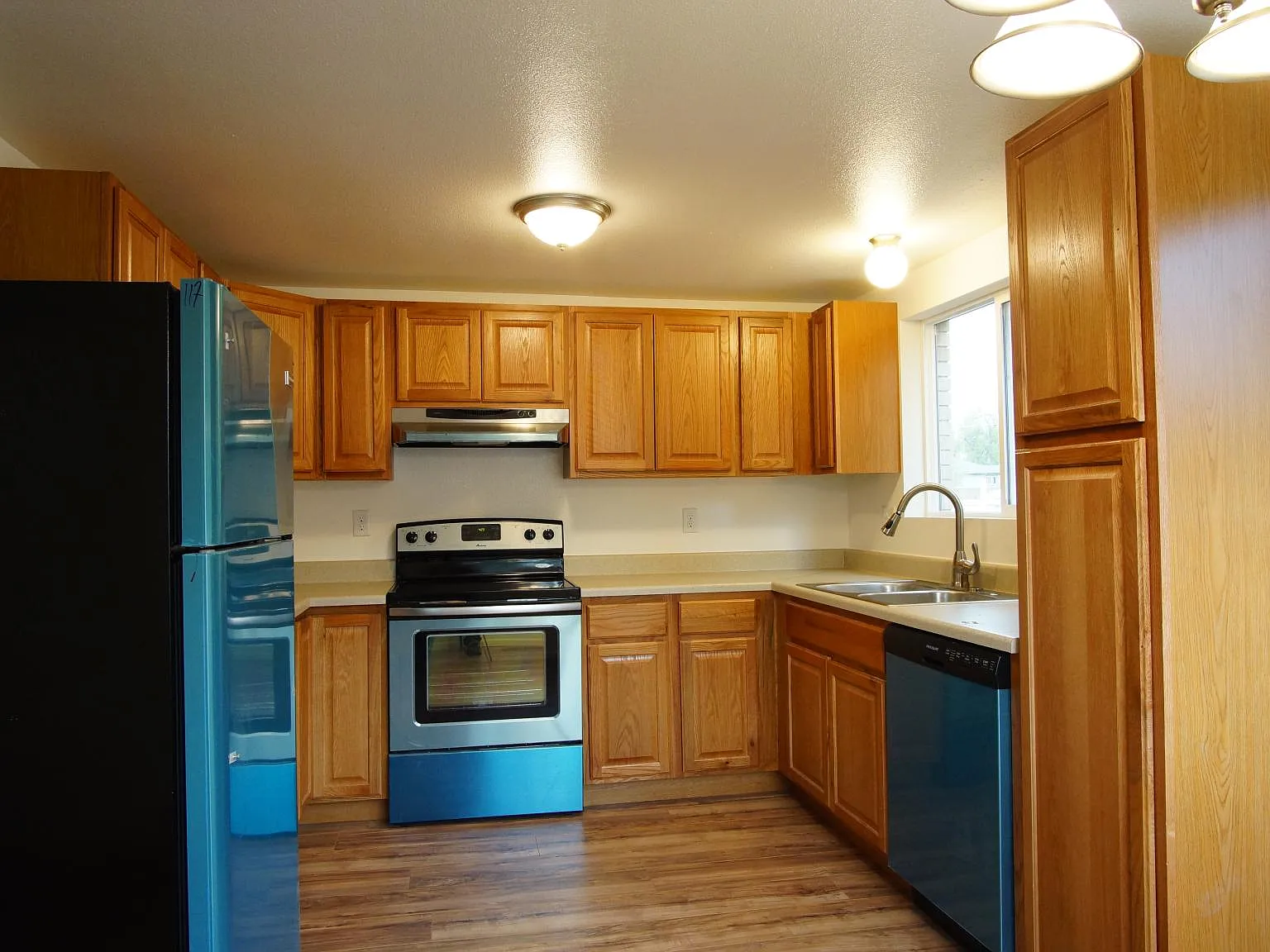 2 bed, 850 sqft, $1,275 — Photo 2