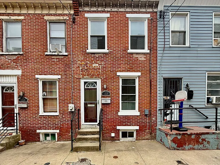 1228 Peters St — Photo 1