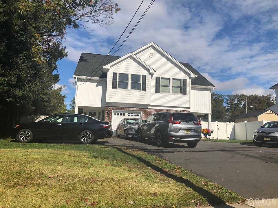 2nd image of 319-321 Washington Rd