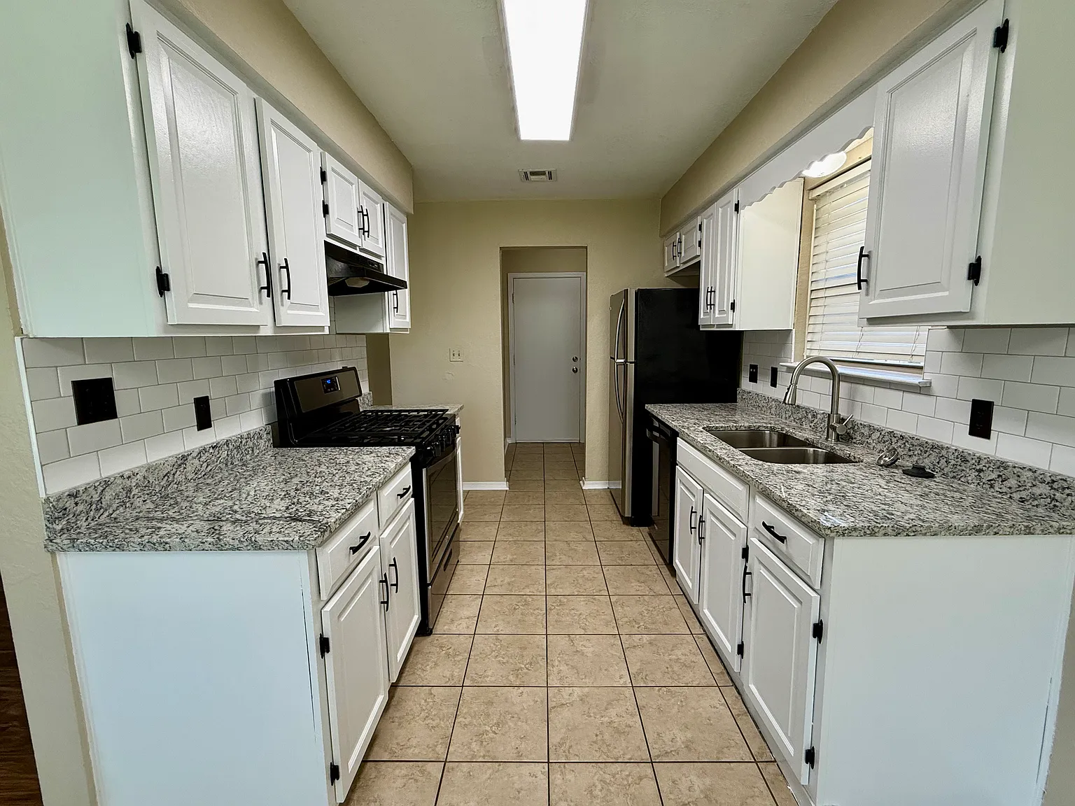 3 bed, 1340 sqft, $1,660 — Photo 3