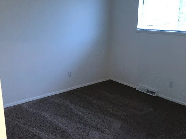 Evergreen Village Apartments & Townhouses — Photo 33
