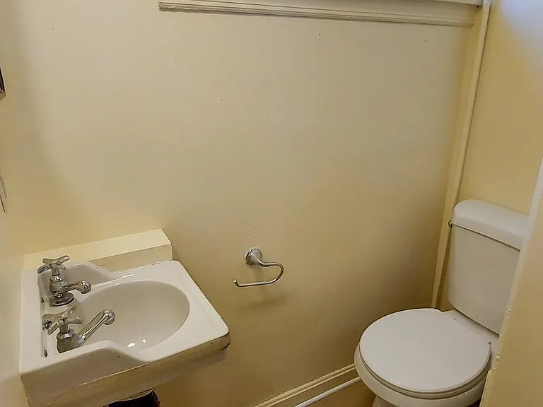 228 Manor Cir #7 — Photo 14
