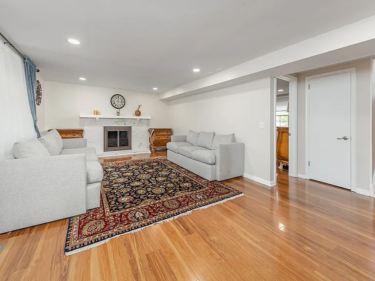 42 Regent Rd — Photo 16