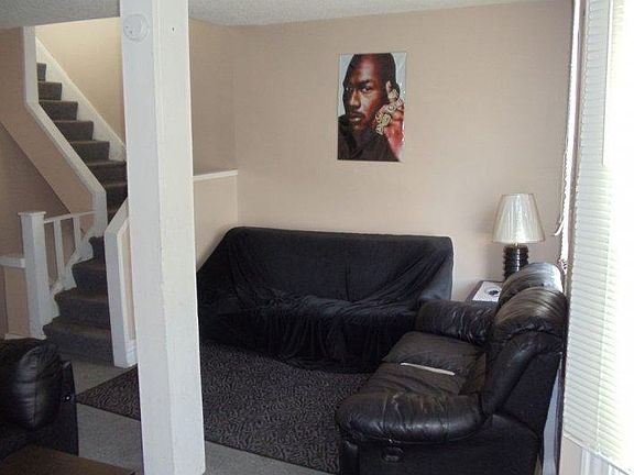2nd image of 164 Quail St #2