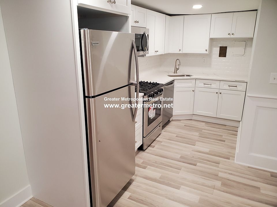 1st image of 70 Marlborough St #B