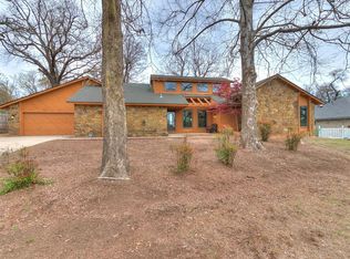 508 Country Ln, Midwest City, OK 73130