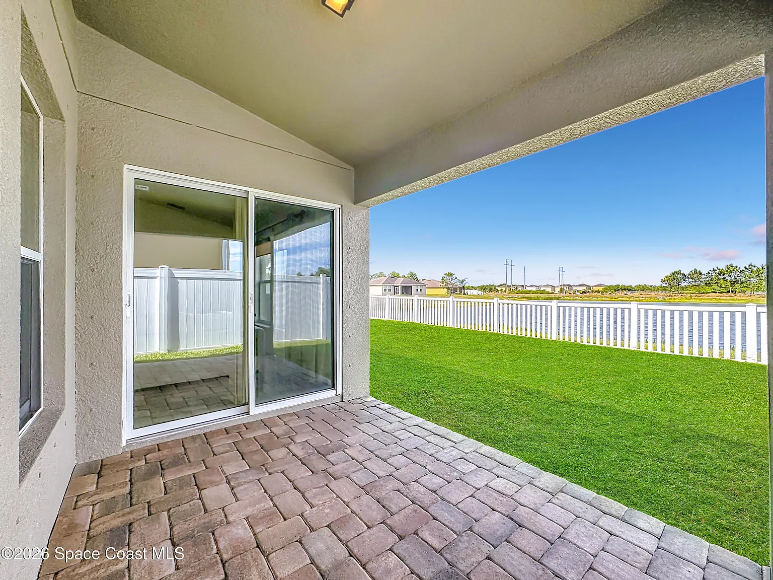 4 bed, 2.0 bath, 2382 sqft, $2,950 — Photo 2