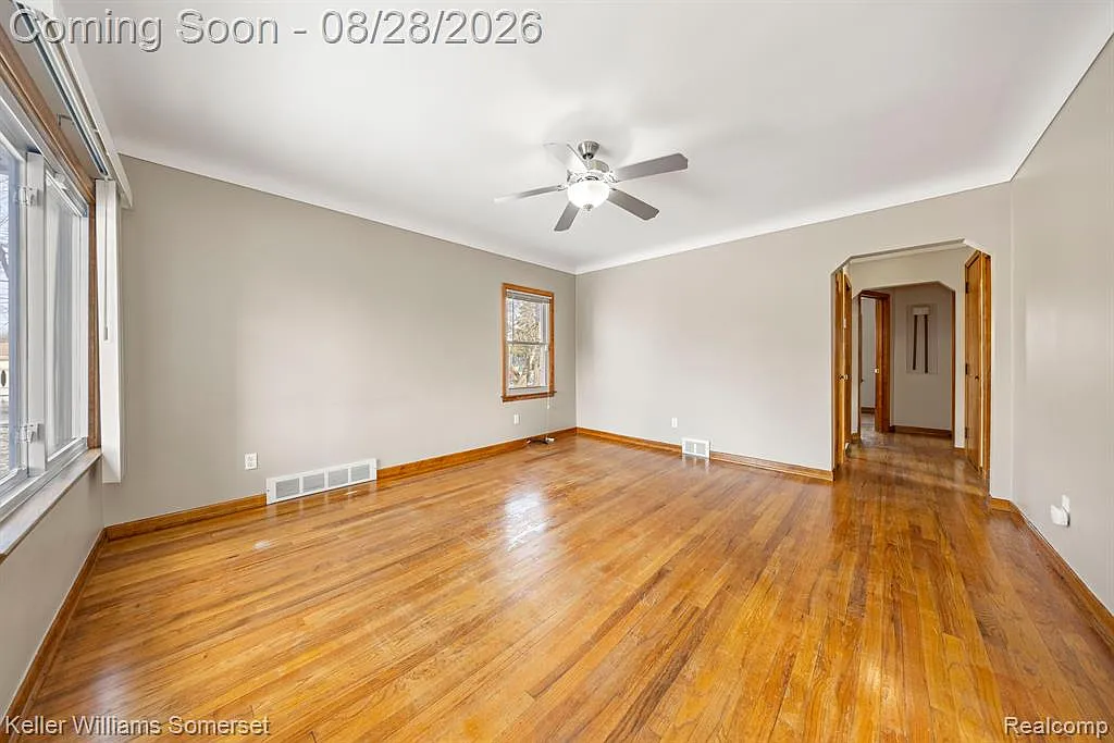 4 bed, 2.0 bath, 2547 sqft, $2,150 — Photo 3