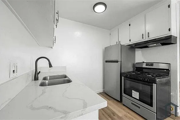 2 bed, 750 sqft, $1,995 — Photo 4