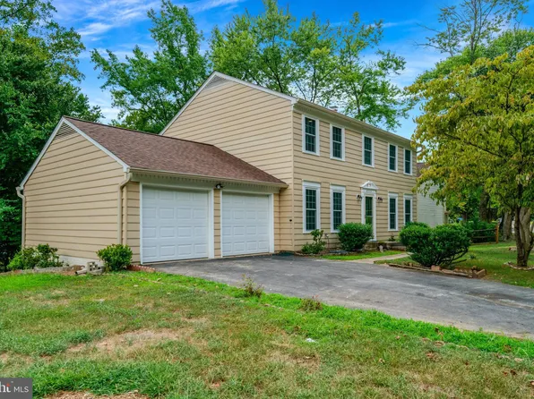 8305 Lindside Way, Springfield, VA 22153