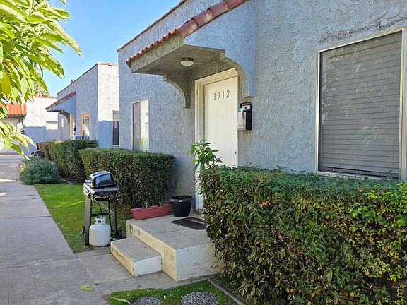 4th image of 1312 N Raymond Ave