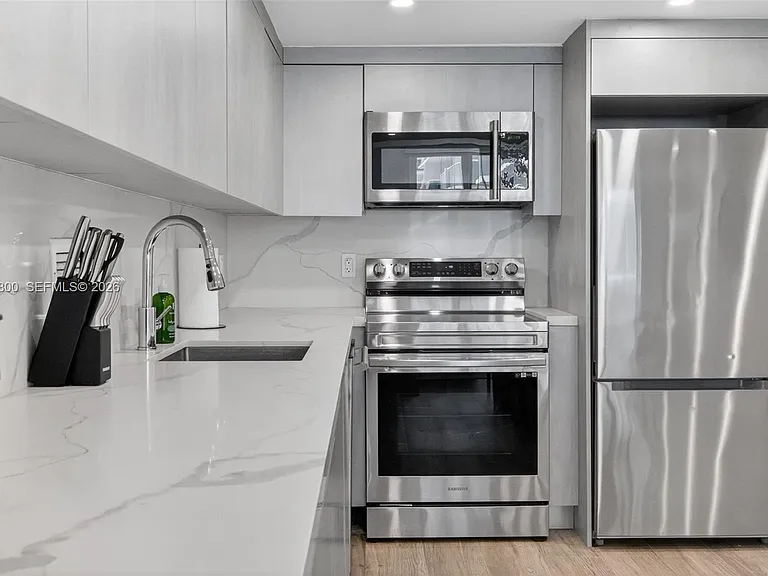 2301 Collins Ave #943 — Photo 24
