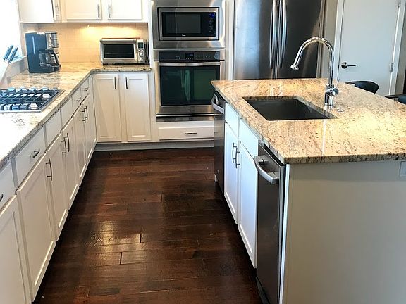 3rd image of 12 Clifton Pointe