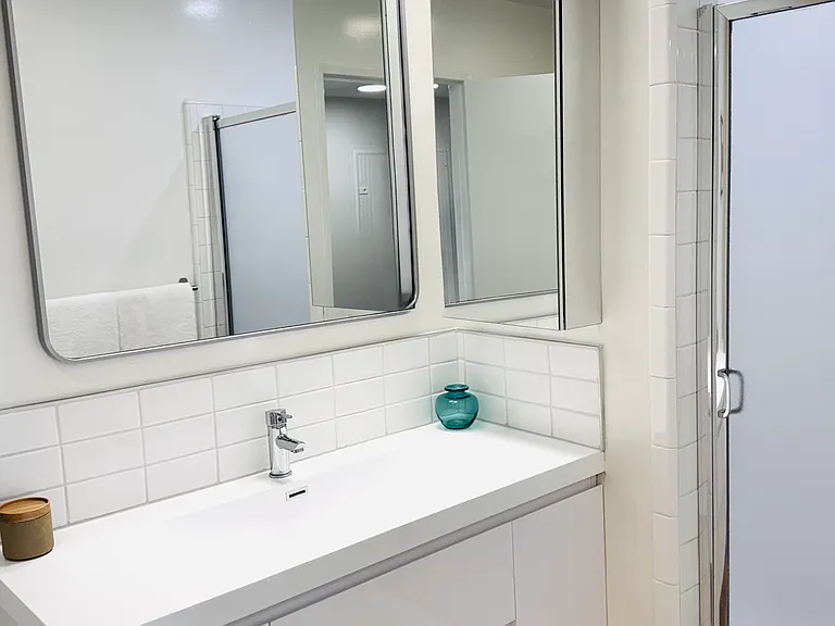 Sherman Oaks Apartments — Photo 9