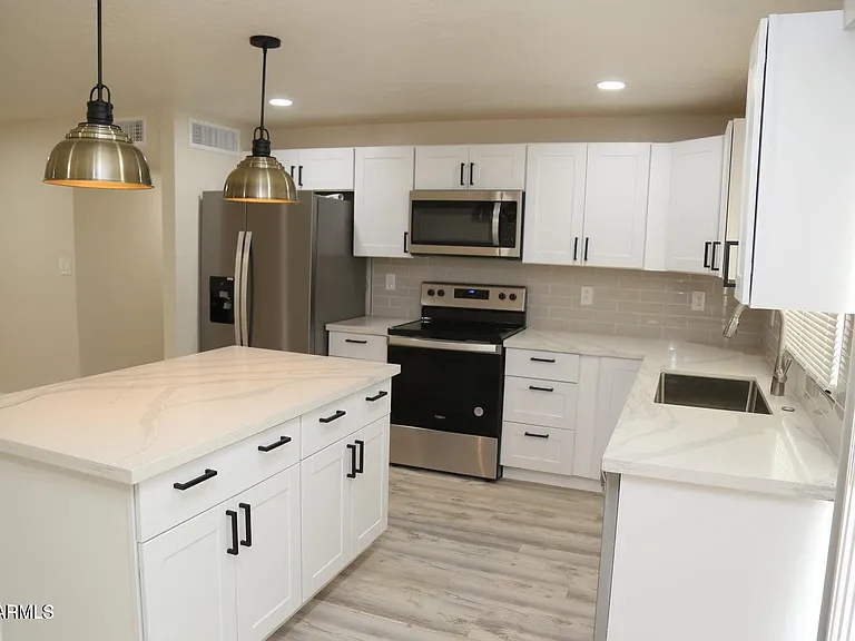 3737 E Eugie Ave — Photo 1