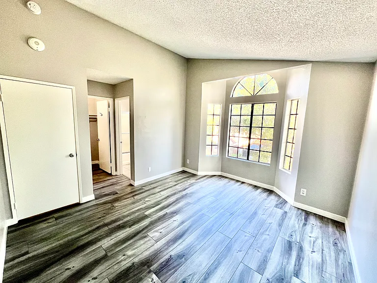 2211 Cedar Ave #302 — Photo 10