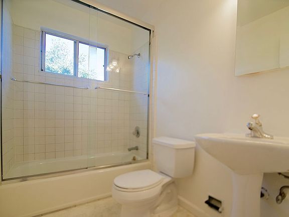 2nd image of 806 Fulton St