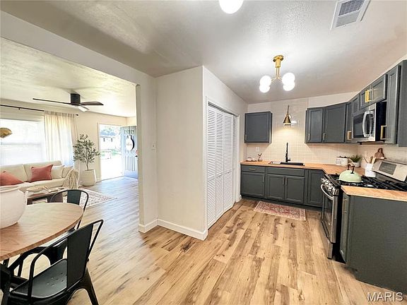 5th image of 14 Lillian Dr