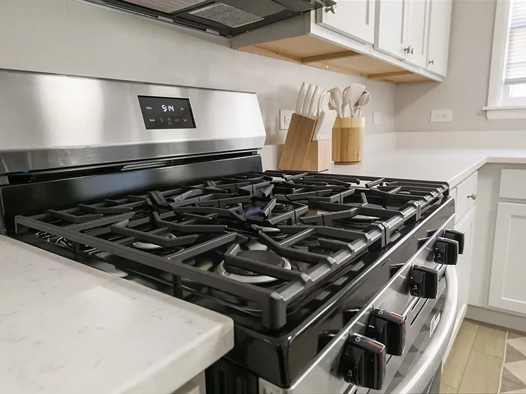 336 Leith Ave — Photo 10
