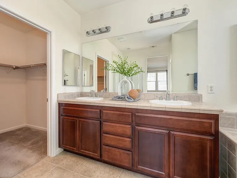 15 Crystalwood Cir — Photo 18
