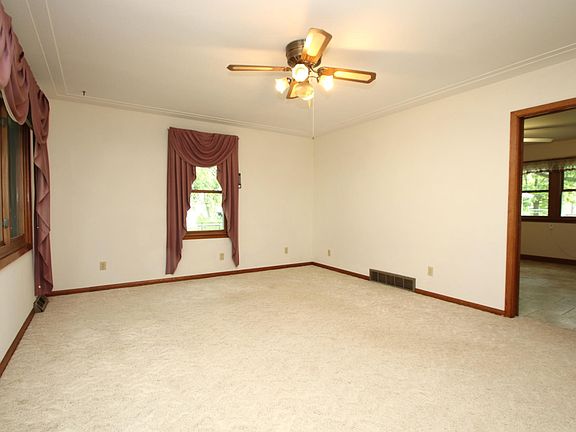 4th image of 842 19th Ave N