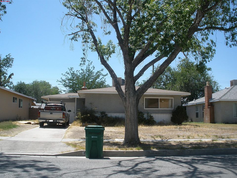 1st image of 44049 Fern Ave