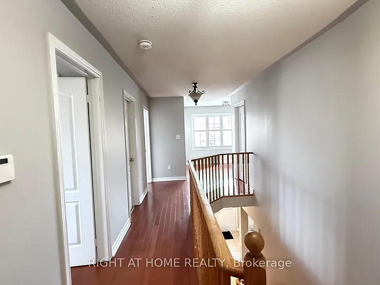 28 Laurentide Cres — Photo 19
