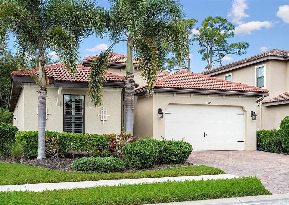 1st image of 1015 BLUFFWOOD DRIVE