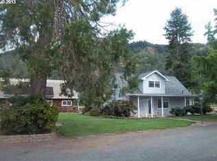 621 Parkinson Rd, Winston, OR 97496