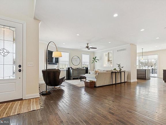 4th image of 400 Morris Ct