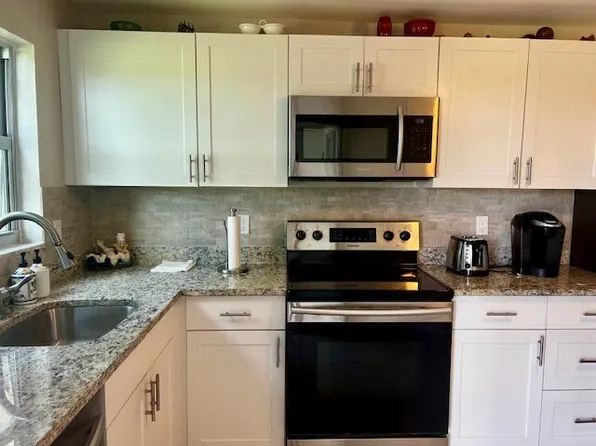 3755 Via Poinciana APT 304, Lake Worth, FL 33467